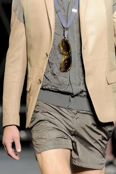 Look 19